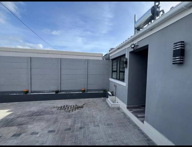 2 BEDROOM TOWNHOUSE FOR SALE IN KENSINGTON